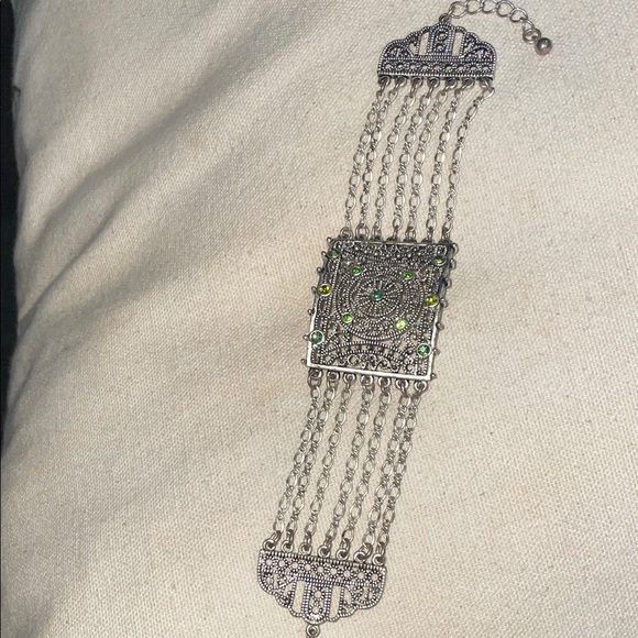 Vintage Jewelry - Vintage Victorian style Elegant Silver-tone and Green Bracelet